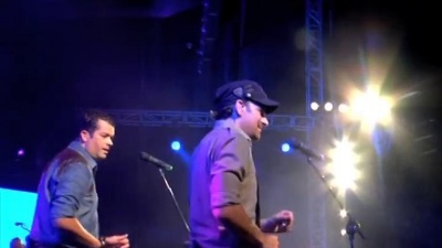 Romeo Santos、Juan Luis Guerra 4.40 - Frío, Frío (feat. Romeo Santos) [Live]