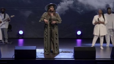 Tasha Cobbs Leonard - Holy