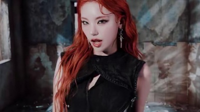 ITZY - UNTOUCHABLE