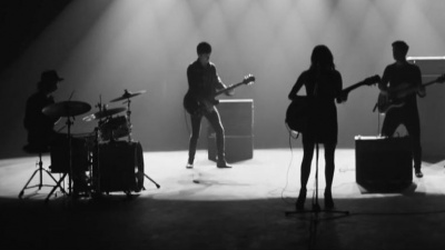 Gabrielle Aplin - Light Up The Dark