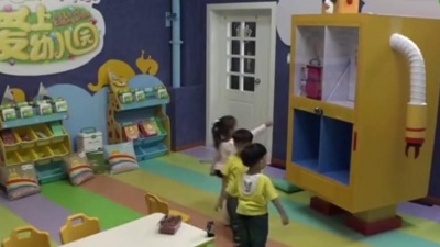 梯田网络 - 爱上幼儿园：萌娃竟在幼儿园干了一杯苦瓜汁！