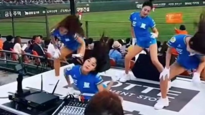 猪仔快看好剧 - 嫂子带你们摇起来、听最嗨的曲开最快的车