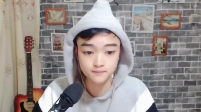 成一皮 - 《无期》小哥哥深情演绎抖音热门歌曲好听极了