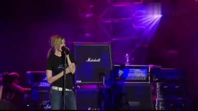 Avril Lavigne - Fall To Pieces 2004韩国演唱会现场版