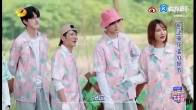 飘雨格格 - 【快乐大本营】宋亚轩草垛游戏被狗吓到，误入游戏的狗狗给小宋老师吓一跳，小宋老师还对着狗狗说“你不要赶我”，简直太可爱啦！