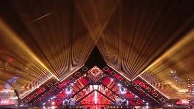 隔壁老外 - 韩红《人间》颠覆传统唱法，高音穿透力十足