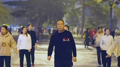 印象舞蹈 - 50岁大叔跳广场舞《狐狸精》身姿惊艳全场
