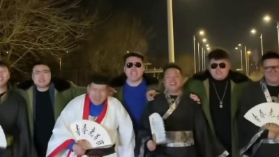 爱吃瓜的兔酱 - 突然感觉我们几个也挺瘦的#青春老男孩 #她会魔法吧 #半吨兄弟
