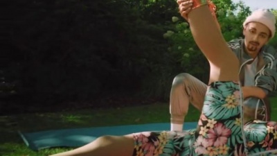 bbno$、Rebecca Black - yoga