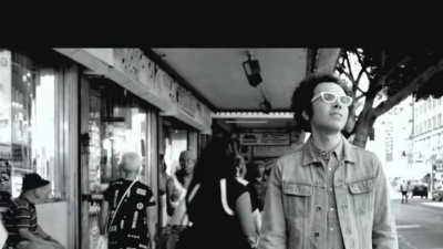 A Great Big World、FUTURISTIC - Hold Each Other