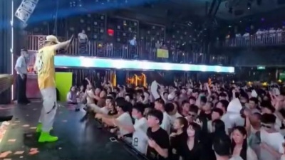 明星叭叭叭 - 昨晚九点遇三公，今天打包去广东，广东挣钱广东花，广西男人不回家#dj #音乐 #蹦迪
