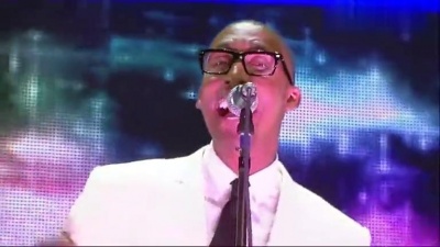 Raphael Saadiq - Love That Girl (2010 Essence Music Festival Live)