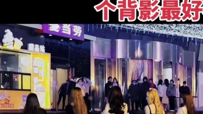 娱乐红人馆长 - #南山南曲忧伤 #我要上热门 快爱特你兄弟来看，在评论区说说他最喜欢那个背影#文艺复兴 #日常摇一摇 #好看的小姐姐