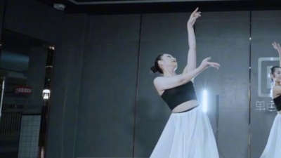 小铁缸 - “今日白露，伊人为霜”！绝美仙气编舞《在水一方》