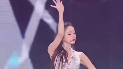 汽车博主 - 好美好美，根本看不够！来看看娜扎的《眉飞色舞》《独一无二》娜扎跨年舞台美炸了