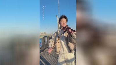 智取威化饼 - 在“荒原”上演奏小提琴好像有不一样的感觉？#歌曲里的宿命感有多绝 #开口拉满逃脱不掉的宿命感#龚明威#王小小
