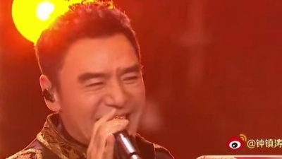 温拿乐队 - L.O.V.E+陪着她+追赶跑跳碰