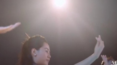 炎明熹、黄楚权 - 漫步人生路+飞歌迎宾