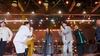 龚琳娜、梁龙、希林娜依高、颜人中、胡夏、白举纲、黄子弘凡 - 快乐老家