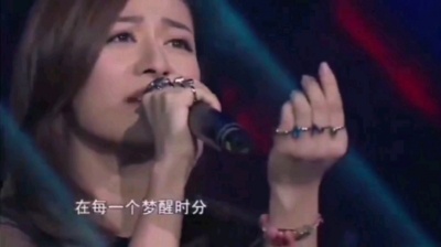 幽中竹 - 经典老歌《梦醒时分》，演唱 江若琳，现场版。