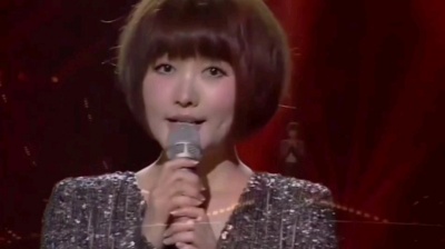 幽中竹 - 经典老歌《歌声与微笑》，演唱 张海心，现场版。