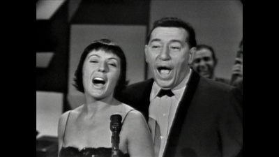 Louis Prima、Keely Smith、Sam Butera and The Witnesses - I'm Confessin'(That I Love You)