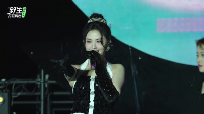 王艺瑾、野生打歌舞台 - 红 Famous
