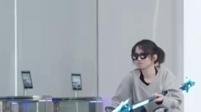 猜猜我是谁 - 这枪非常重 我几乎要拿不动#hanser#