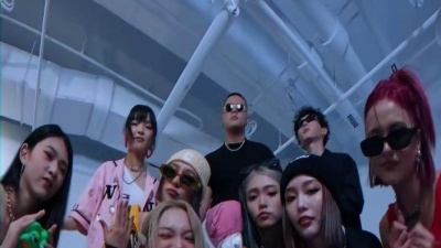 吕士轩、未来少女 绯红魅影 CRIMZON、HUR、BRADD - Touch the Sky (feat. 未来少女 绯红魅影 CRIMZON, HUR & BRADD)