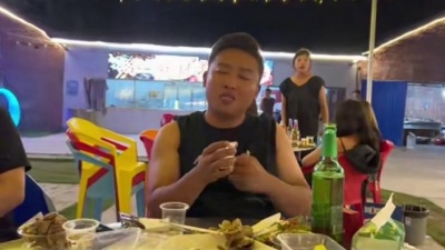 豆豆果 - 《她很孤独》佑龙