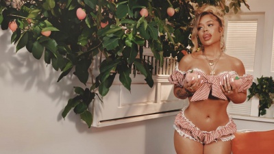Latto、Megan Thee Stallion - Squeeze