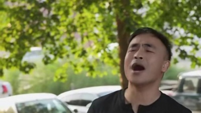 豆豆果 - 《当一天和尚撞一天钟》六仔哥