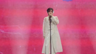 豆豆果 - 《Julia》宋亚轩 时代少年团楼非楼澳门演唱会
