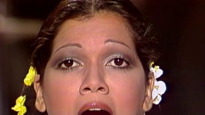 Angela Carrasco - Oye, Guitarra Mía