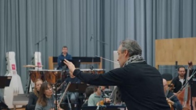 Sascha Goetzel、Orchestre de Chambre de Paris、Lucienne Renaudin Vary - Chaplin: Swing High Little Girl(Arr. Lehn for Trumpet and Orchestra)