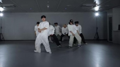 Stray Kids - Walkin On Water