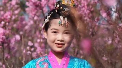 伍聆尔 - 海兰江的小花妮（伴奏MV）