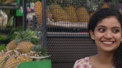Vineeth Sreenivasan、Shaan Rahman、Divya Vineeth - Varavaayi Nee
