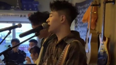 豆豆果 - 《兄弟抱一下》薛朋朋