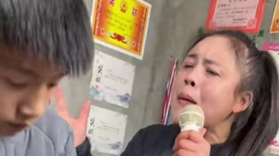 豆豆果 - 《一年一年不得闲》黑大婶回乡带娃