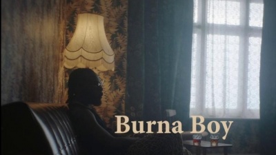 Jorja Smith、Burna Boy - Gum Body