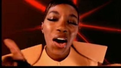 Busta Rhymes、Estelle - World Go Round