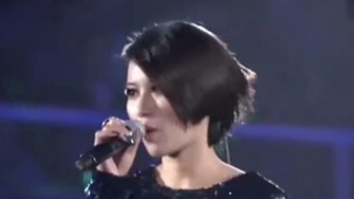 尚雯婕 - 稳赢 BTV2012环球春晚 现场版 中英字幕 12/01/24