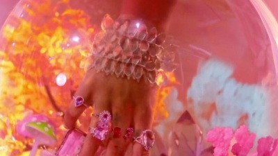 Ari Lennox、Summer Walker - Queen Space