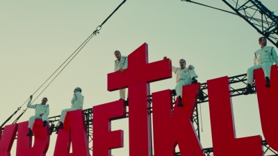 Kraftklub - Schief in jedem Chor