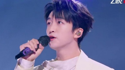 张碧晨、黄子弘凡 - 追光者