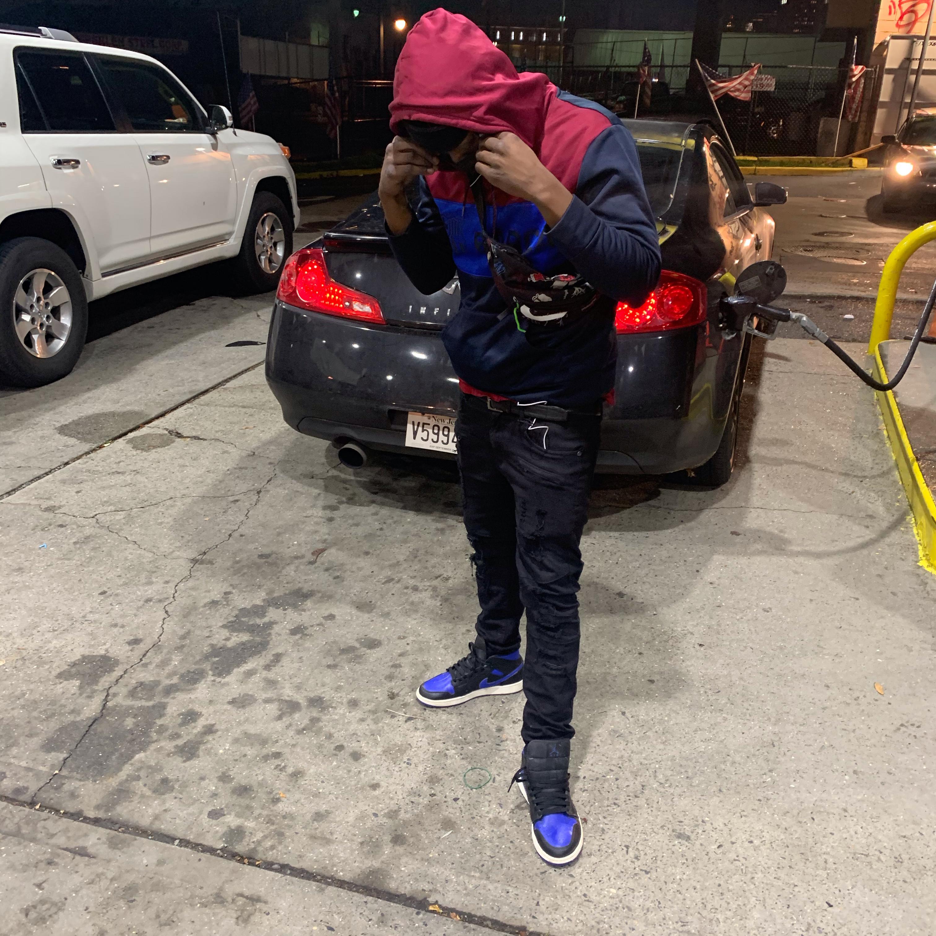 Marveliz、TeEzy Gmc-Tos Productions - RANGE ROVER (Explicit)