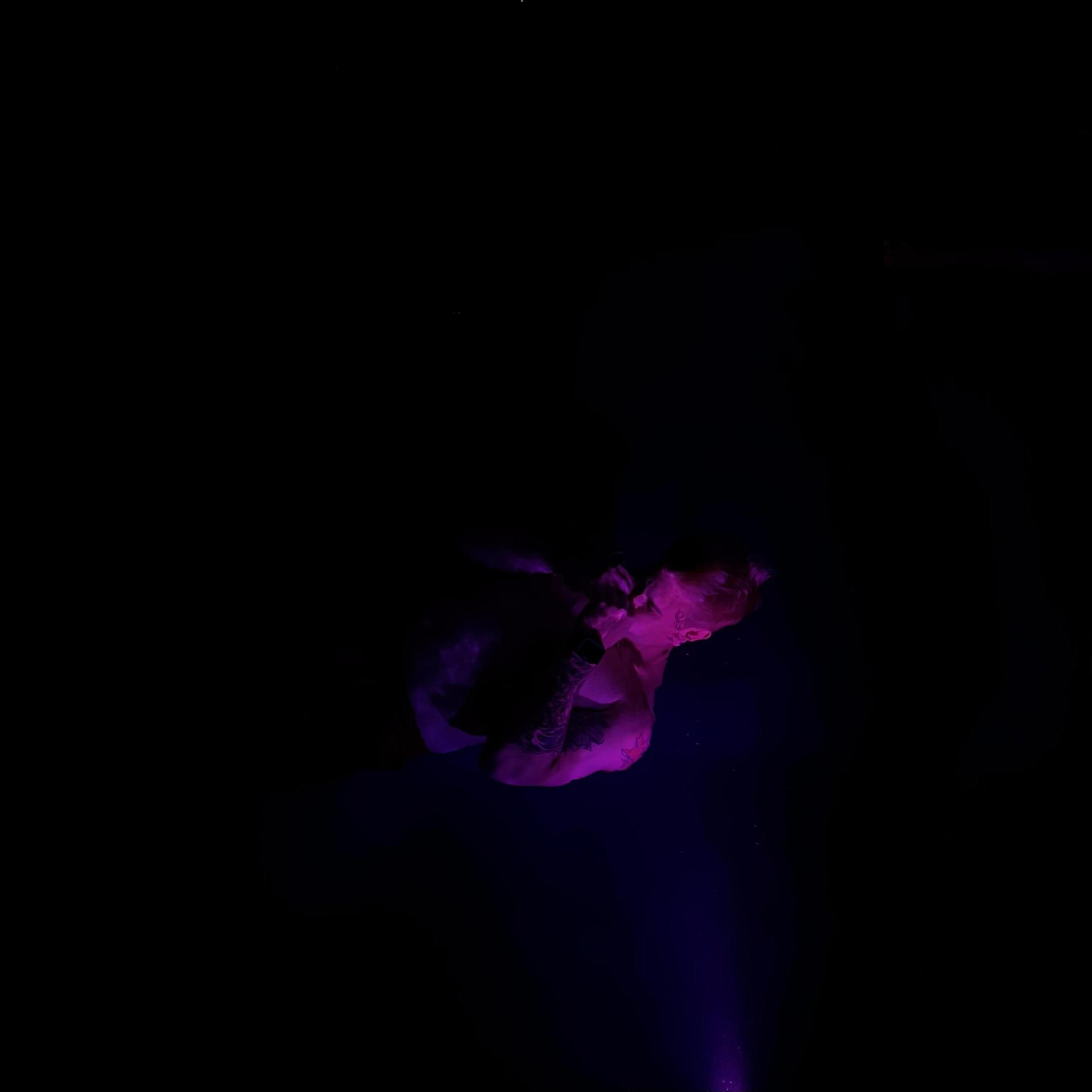 ddev - love drunk (feat. julia)(Explicit)