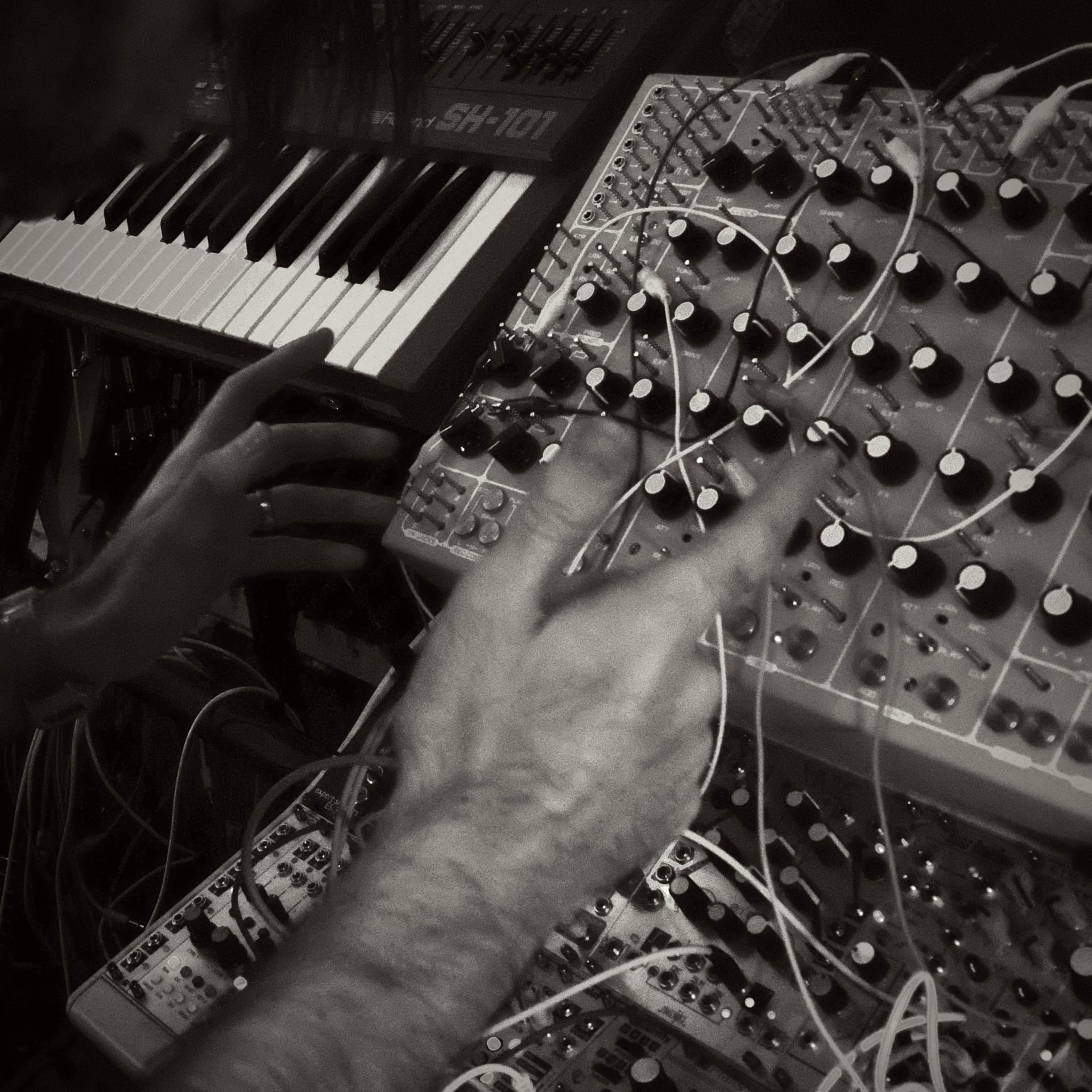 Million Seller、Ståle Storløkken、Matthew Bourne、Dave Smith、Sam Wilson、Matt Calvert - Ostinato - Rituals