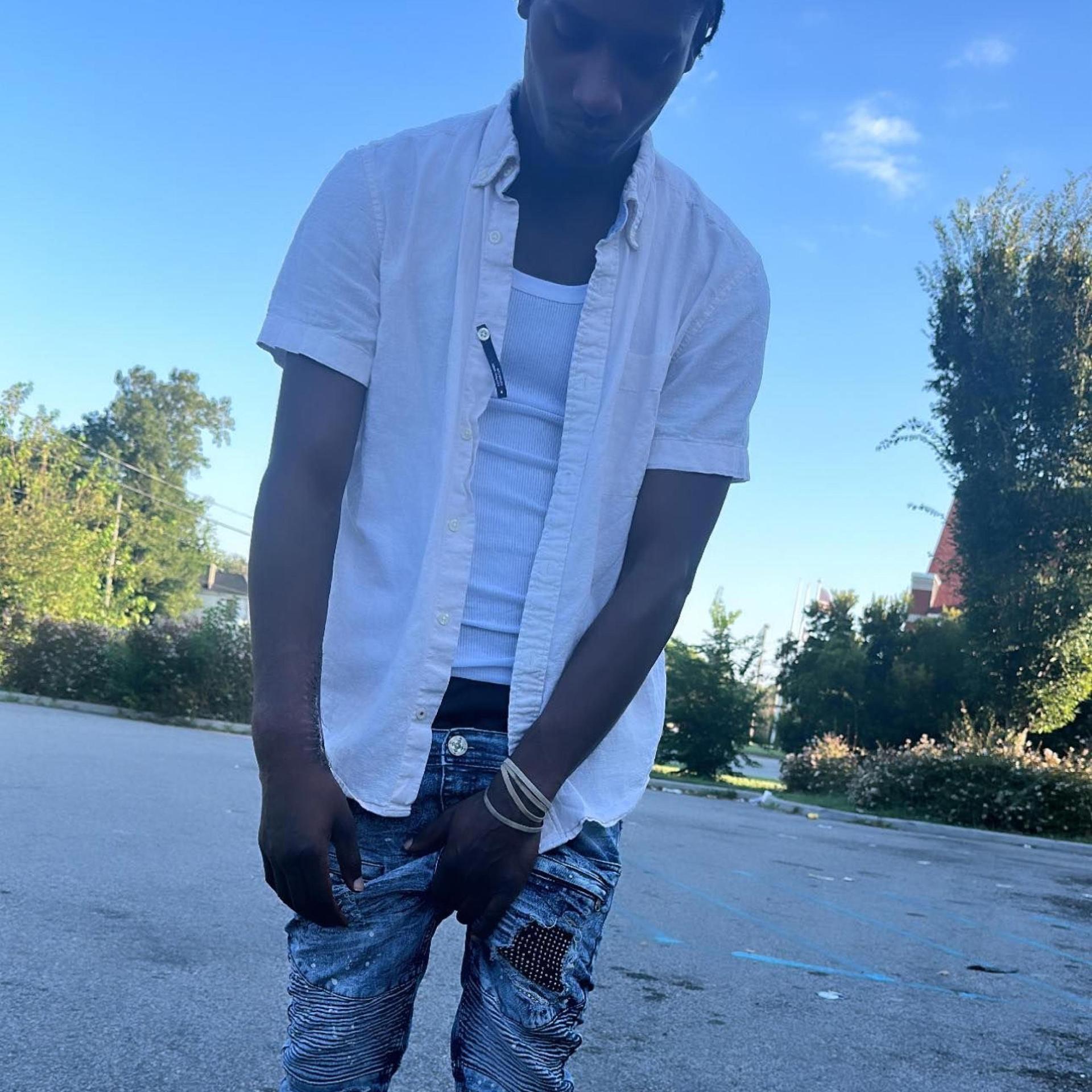 Qweezy Reed、YFN Fat - Heartless (feat. YFN Fat)(Explicit)